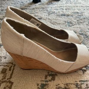 Toms Open Toe Wedges
